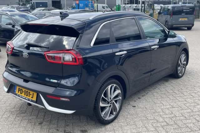 Kia Niro (2017) thumbnail 3