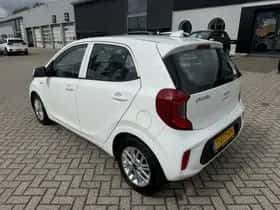 Kia Picanto (2023) thumbnail 4