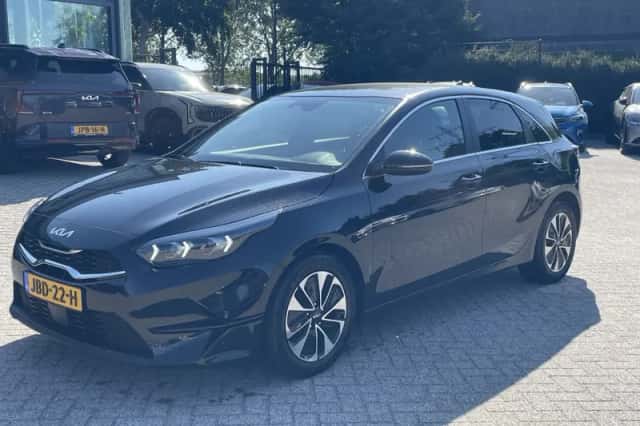 Kia Ceed (2025) thumbnail 2