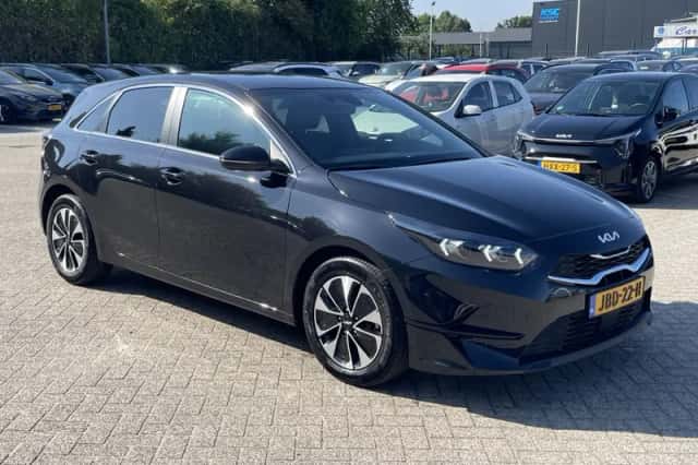 Kia Ceed (2025) thumbnail 4