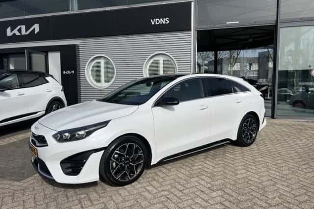 Kia Proceed (2022) thumbnail 3