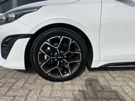 Kia Proceed (2022) thumbnail 4