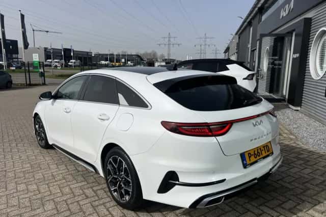 Kia Proceed (2022) thumbnail 6