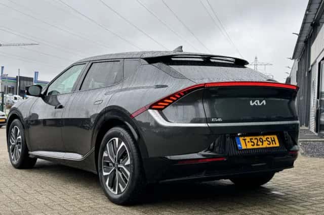 Kia EV6 (2023) thumbnail 3