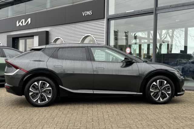 Kia EV6 (2023) thumbnail 5
