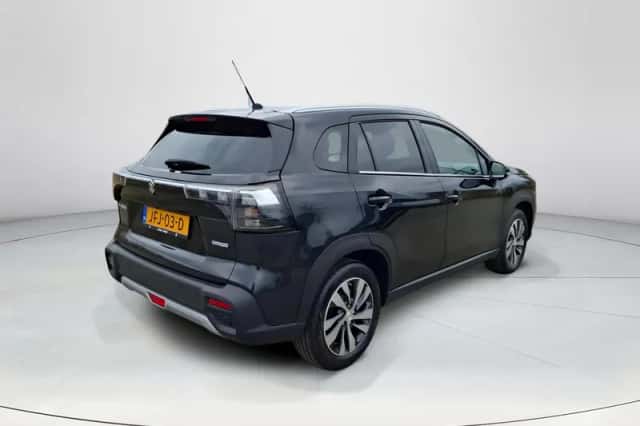 Suzuki S-Cross (2025) thumbnail 5