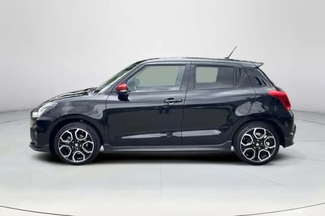 Suzuki Swift (2022) thumbnail 2