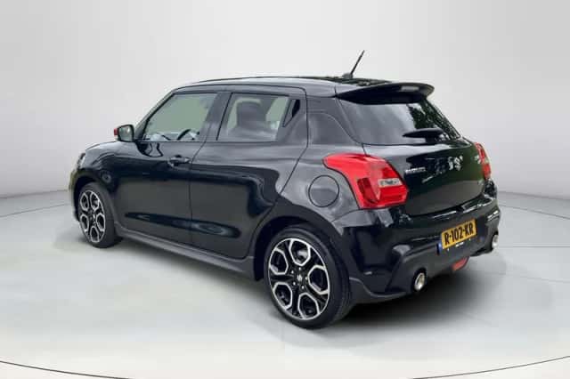 Suzuki Swift (2022) thumbnail 3