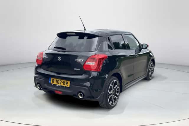 Suzuki Swift (2022) thumbnail 5