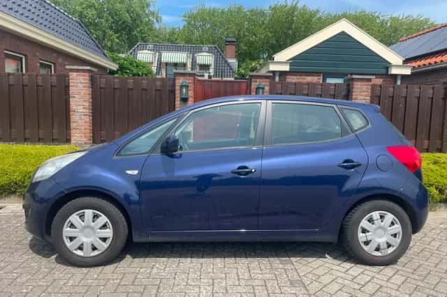Kia Venga (2010) thumbnail 3