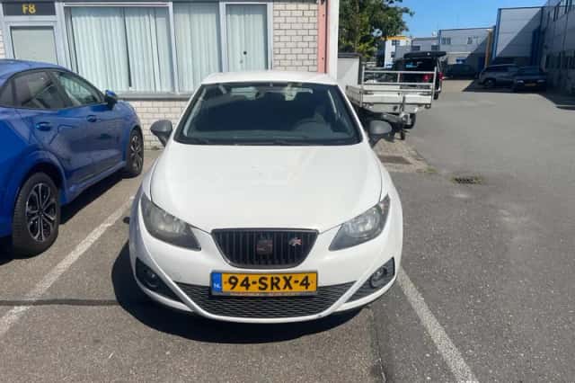 SEAT Ibiza (2011) thumbnail 2