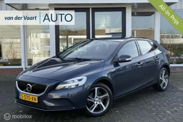 Volvo V40 (2023) thumbnail 1