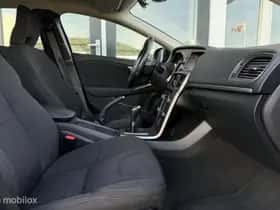 Volvo V40 (2023) thumbnail 12