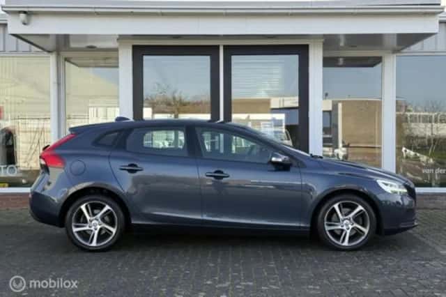 Volvo V40 (2023) thumbnail 5