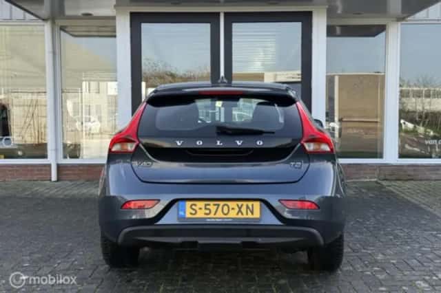 Volvo V40 (2023) thumbnail 6