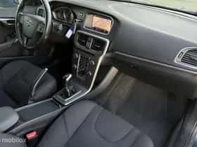 Volvo V40 (2023) thumbnail 8