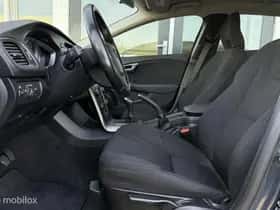 Volvo V40 (2023) thumbnail 9