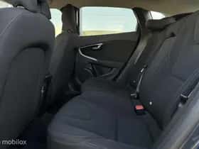 Volvo V40 (2023) thumbnail 10