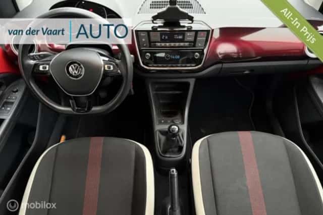 Volkswagen Up! (2017) thumbnail 2