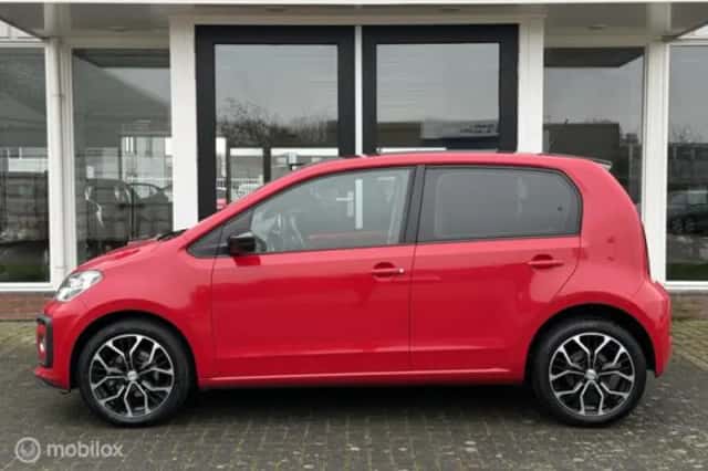 Volkswagen Up! (2017) thumbnail 4
