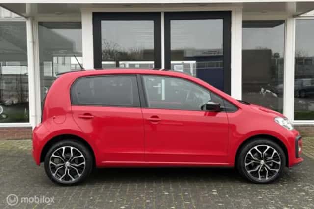 Volkswagen Up! (2017) thumbnail 5