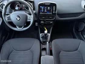 Renault Clio (2018) thumbnail 2