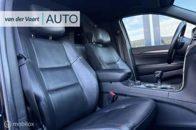 Jeep Grand (2014) thumbnail 2