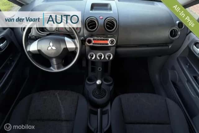 Mitsubishi Colt (2011) thumbnail 2