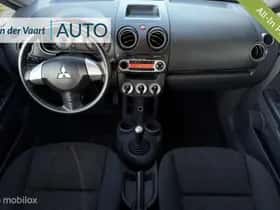 Mitsubishi Colt (2011) thumbnail 2