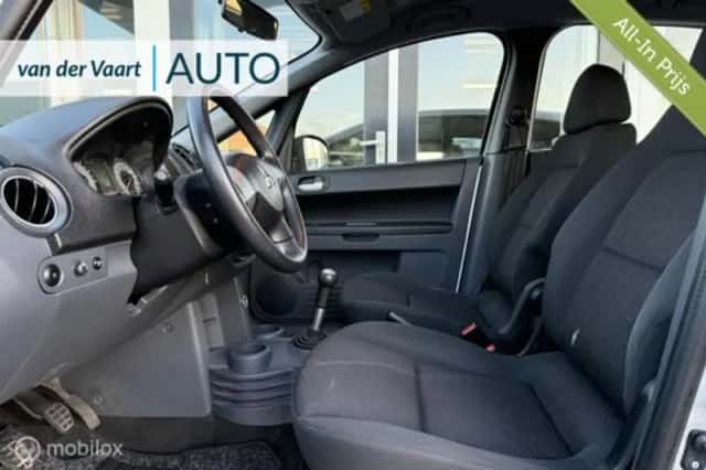 Mitsubishi Colt (2011) thumbnail 3