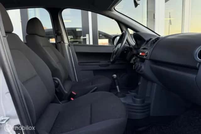 Mitsubishi Colt (2011) thumbnail 6