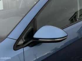 Volkswagen Golf (2015) thumbnail 35