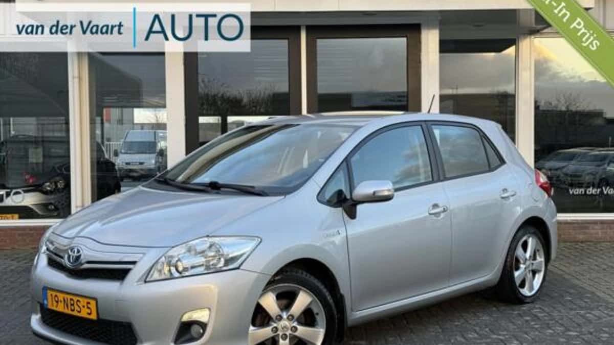 Toyota Auris (2010) — foto 1