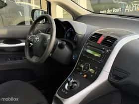 Toyota Auris (2010) thumbnail 11