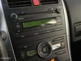 Toyota Auris (2010) thumbnail 17