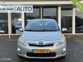 Toyota Auris (2010) thumbnail 3