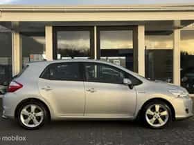Toyota Auris (2010) thumbnail 5