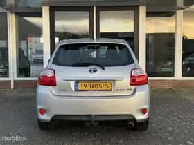 Toyota Auris (2010) thumbnail 6