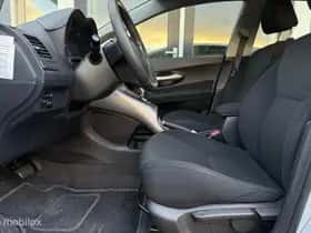 Toyota Auris (2010) thumbnail 7