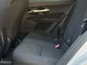 Toyota Auris (2010) thumbnail 8