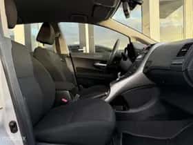 Toyota Auris (2010) thumbnail 9