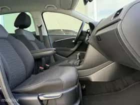 Volkswagen Polo (2016) thumbnail 11