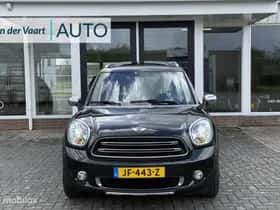 MINI Countryman (2016) thumbnail 3