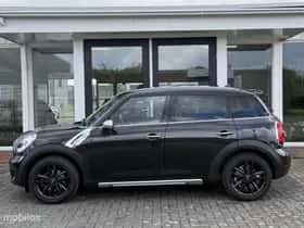 MINI Countryman (2016) thumbnail 4
