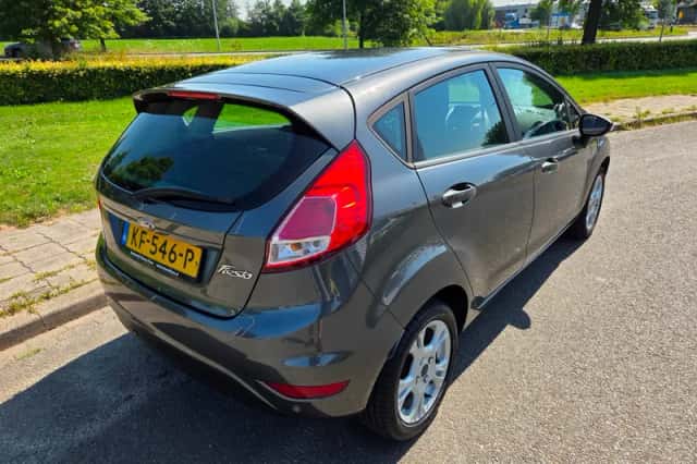 Ford Fiesta (2016) thumbnail 4