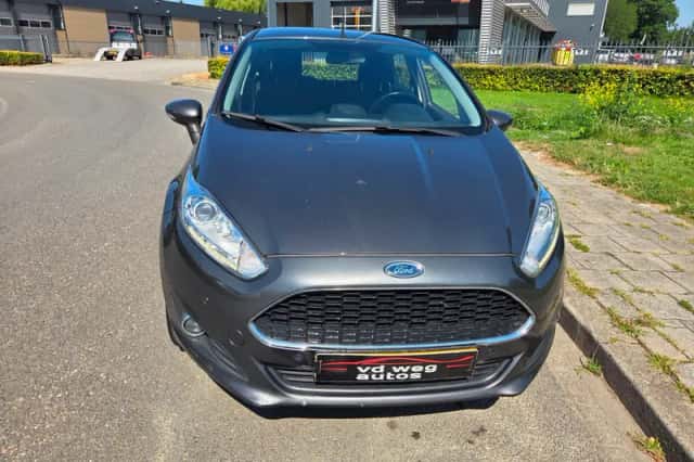 Ford Fiesta (2016) thumbnail 5