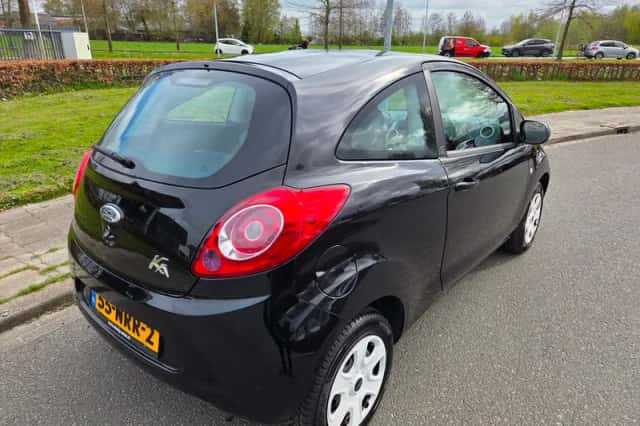 Ford Ka (2010) thumbnail 4