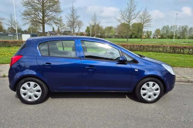 Opel Corsa (2010) thumbnail 2