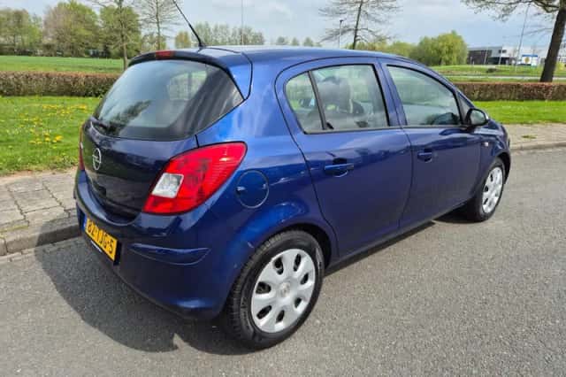 Opel Corsa (2010) thumbnail 4