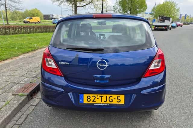 Opel Corsa (2010) thumbnail 6
